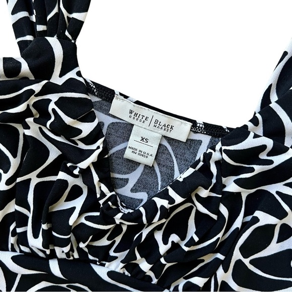 WHBM Black & White Sleeveless Silky Rosette Patterned Top Empire Waist Size XS - Picture 5 of 7